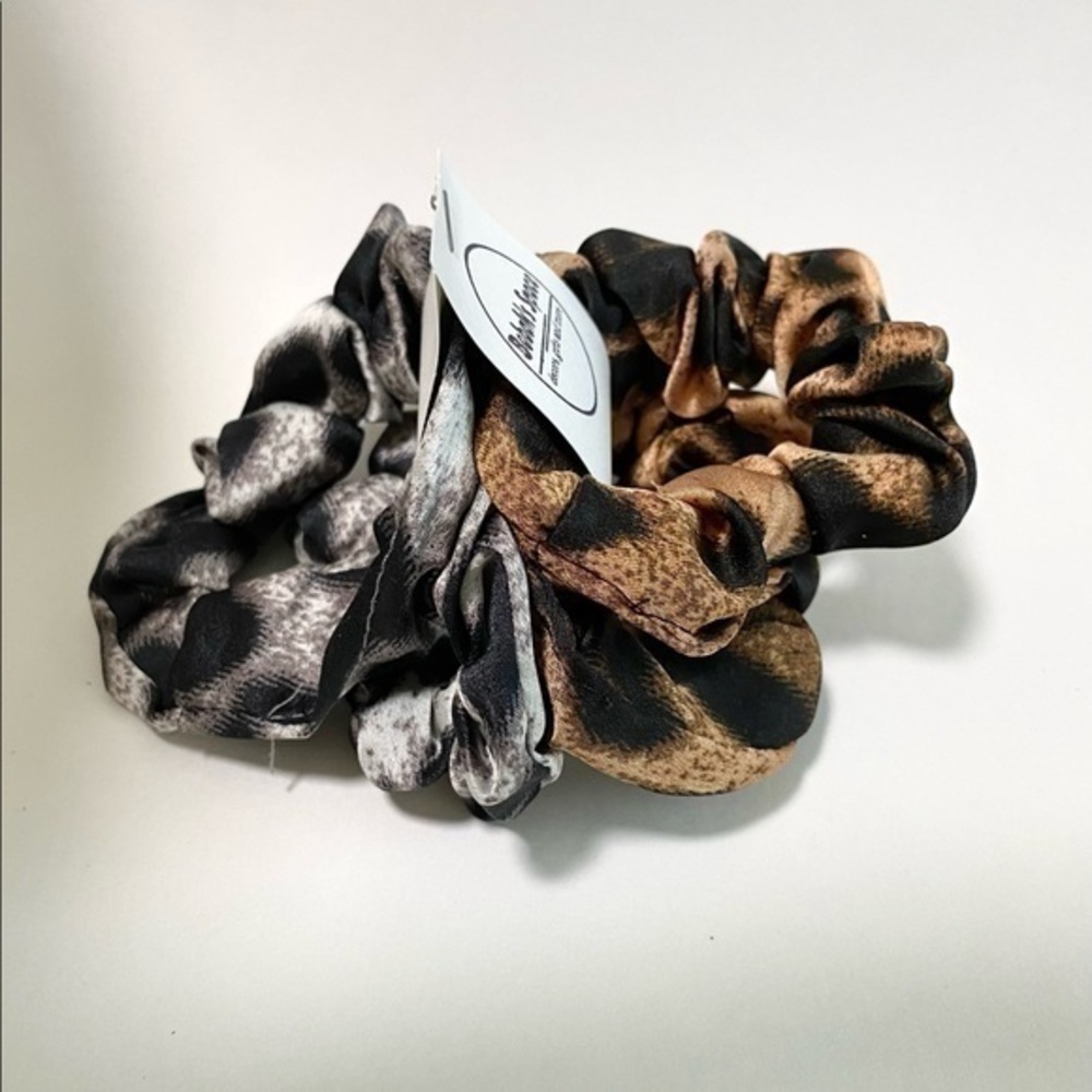 Woman | Leopard Print Scrunchies | Set of 4